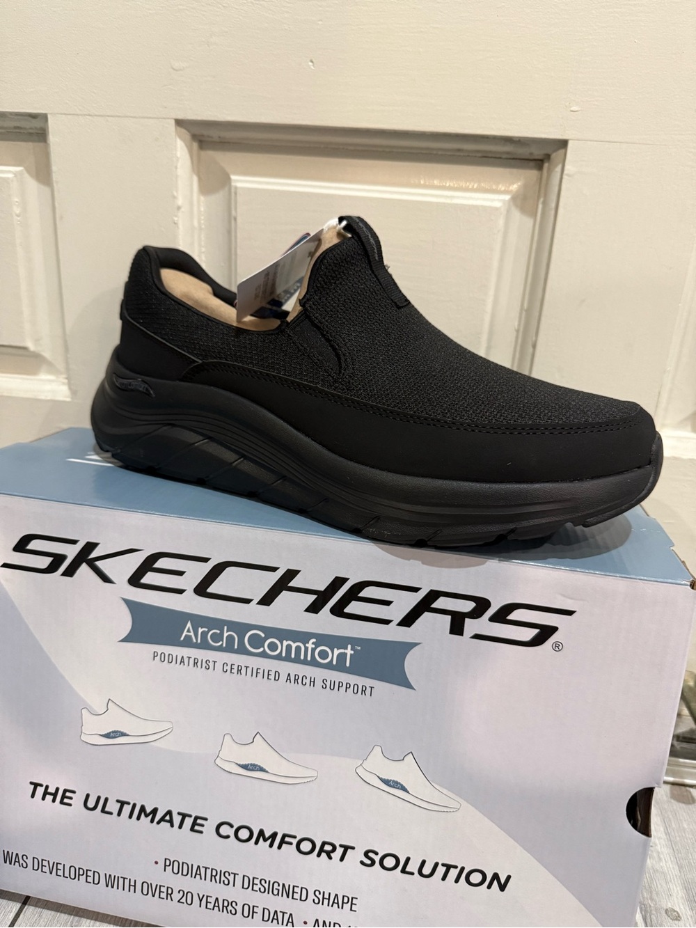 Skechers Relaxed Fit Black Slip-On Walking Shoe arch fit medium with